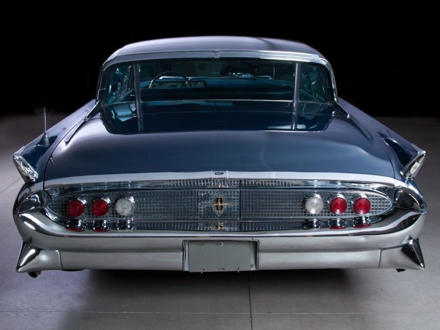  Lincoln Continental Mark III Landau 1958 года  (фото 8 из 15)